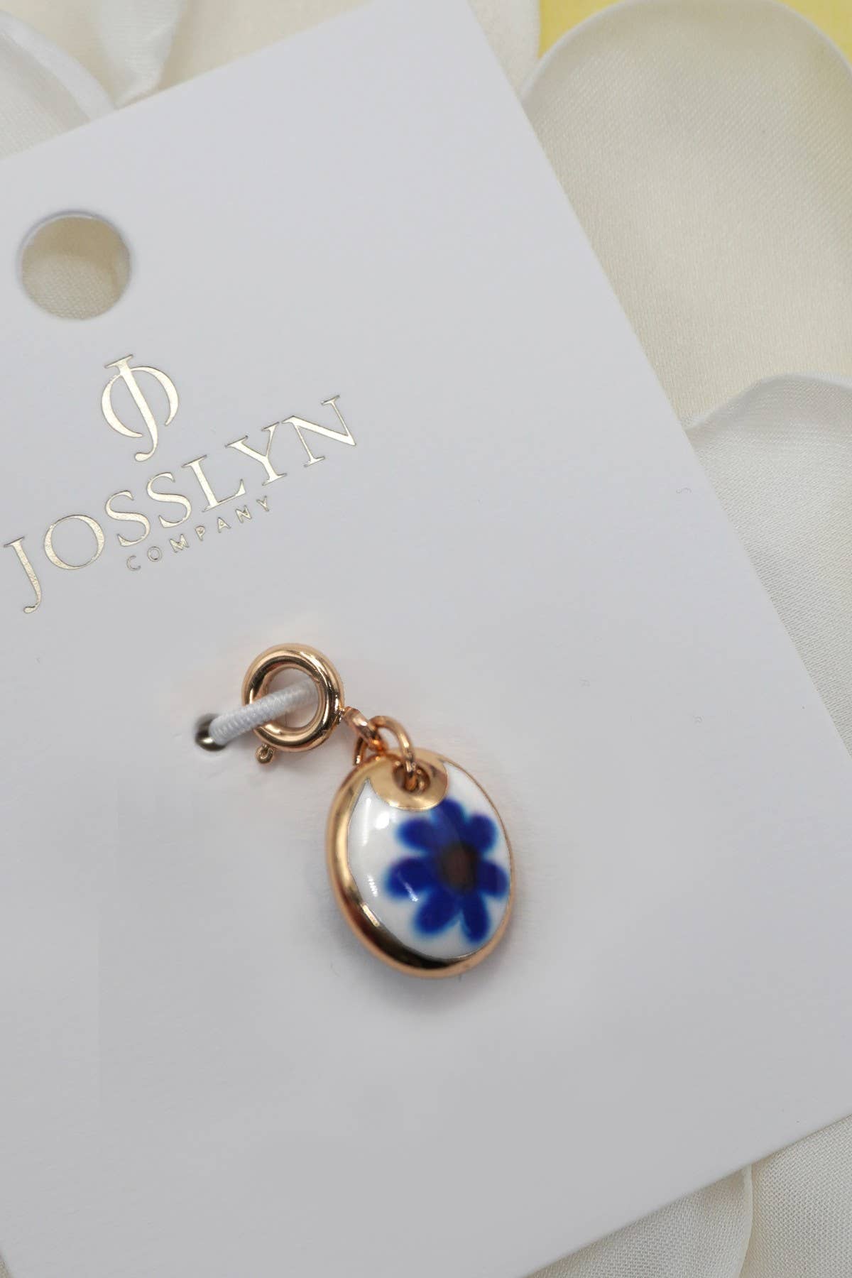 CHARM-PORCELAIN BOW WITH SPRING RING CLASP