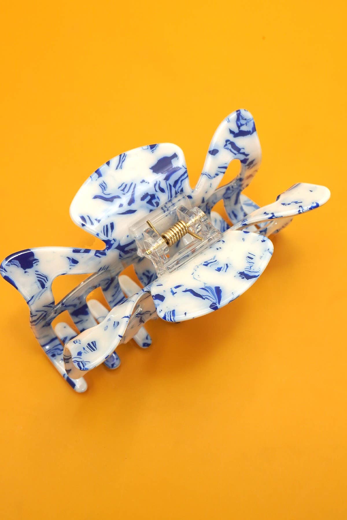 VINTAGE TOILE PATTERN HAIR CLAW CLIP