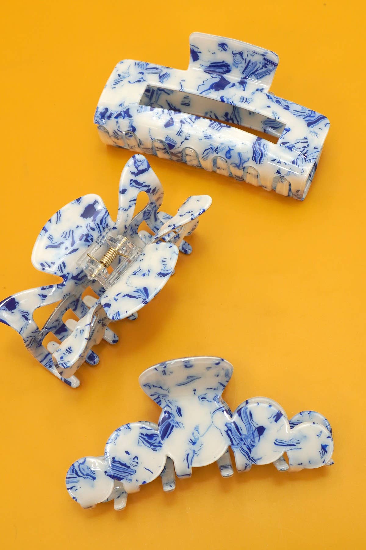VINTAGE TOILE PATTERN HAIR CLAW CLIP