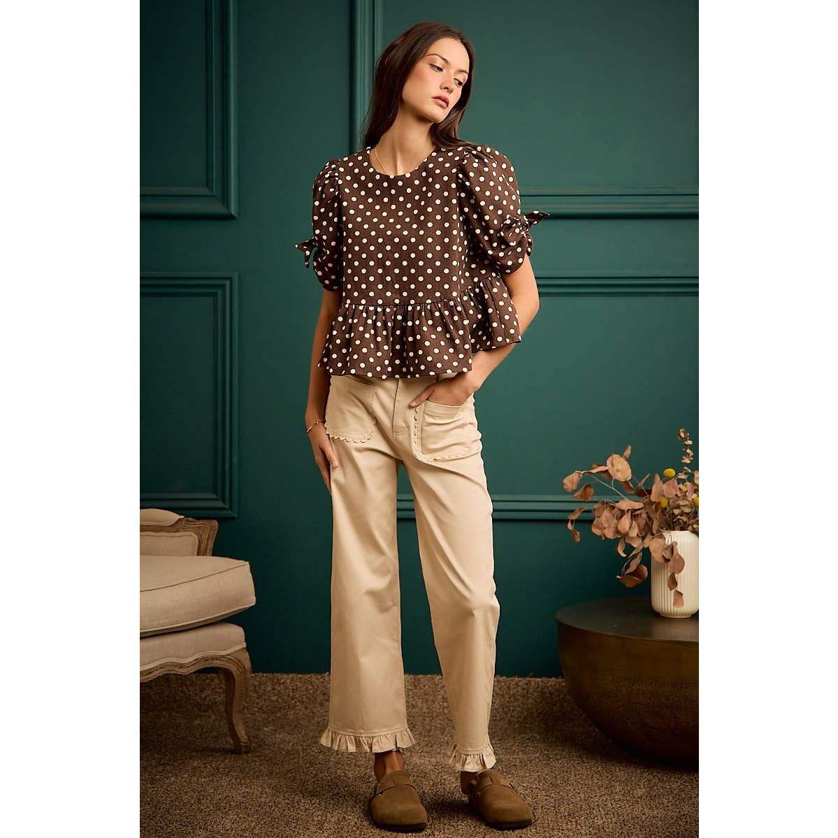 MID RISE SCALLOP TRIM PATCH POCKET RUFFLED BOTTOM PANTS