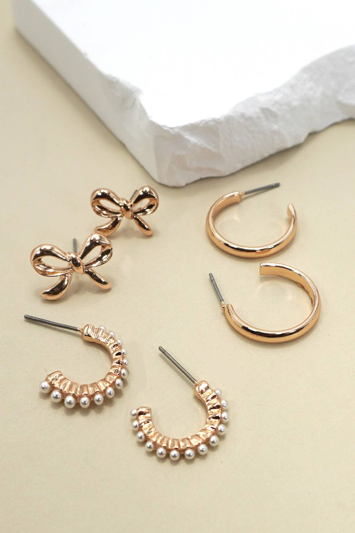 BOW PEARL STUDDED GOLD HOOP TRIO EARRINGS | 80E6403