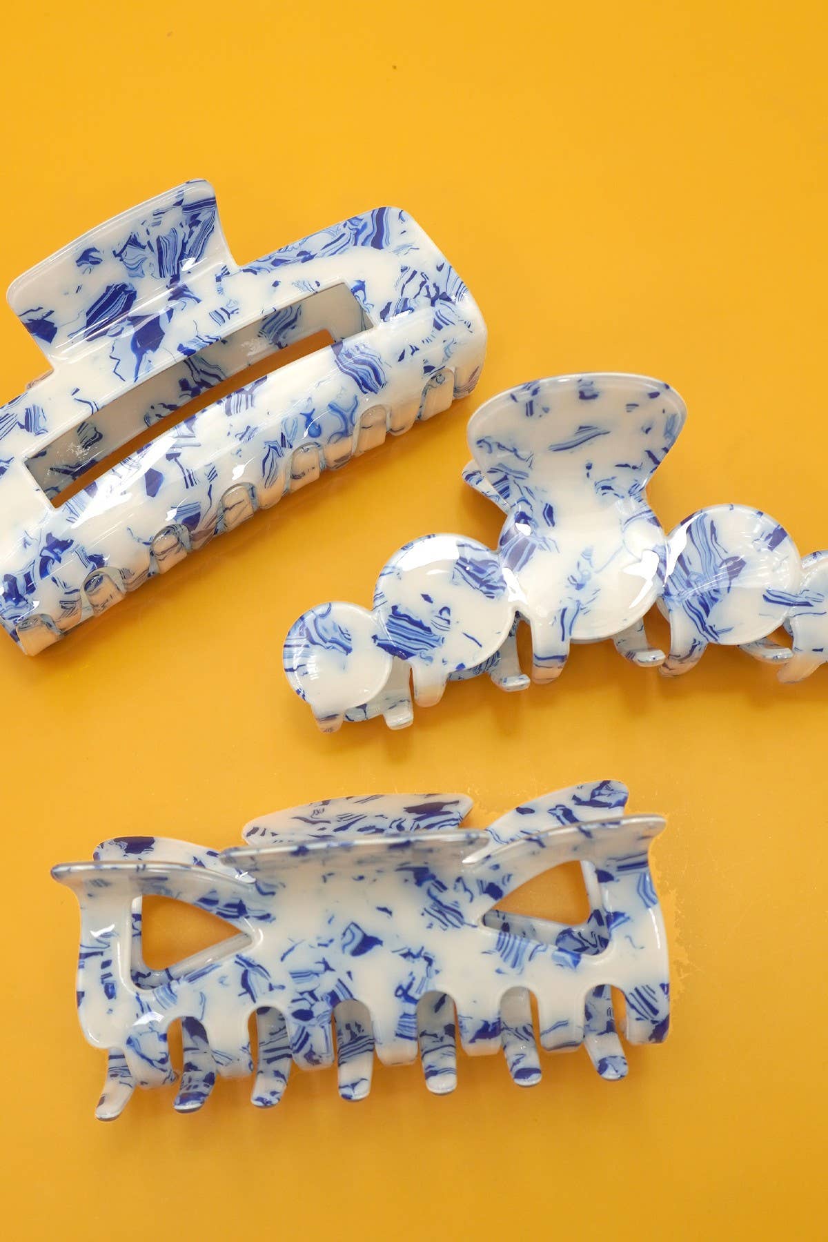VINTAGE TOILE PATTERN HAIR CLAW CLIP