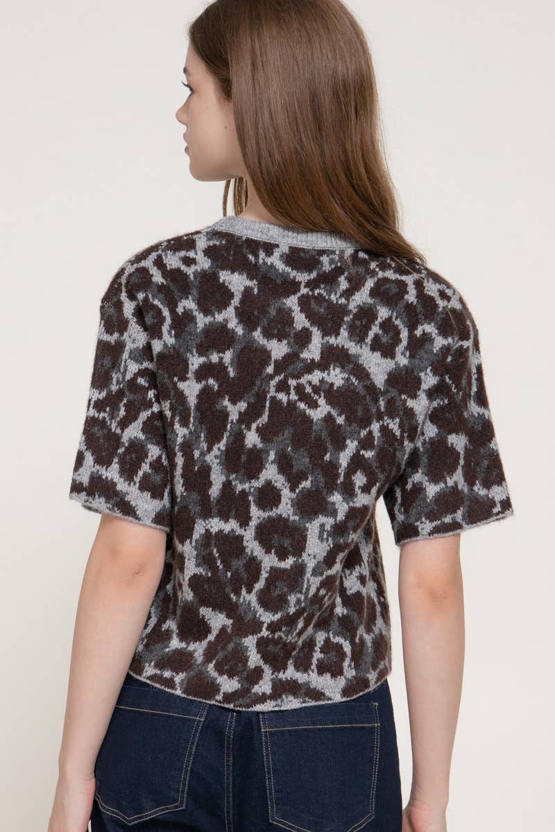 Short Sleeve Leopard Jacquard Sweater Top