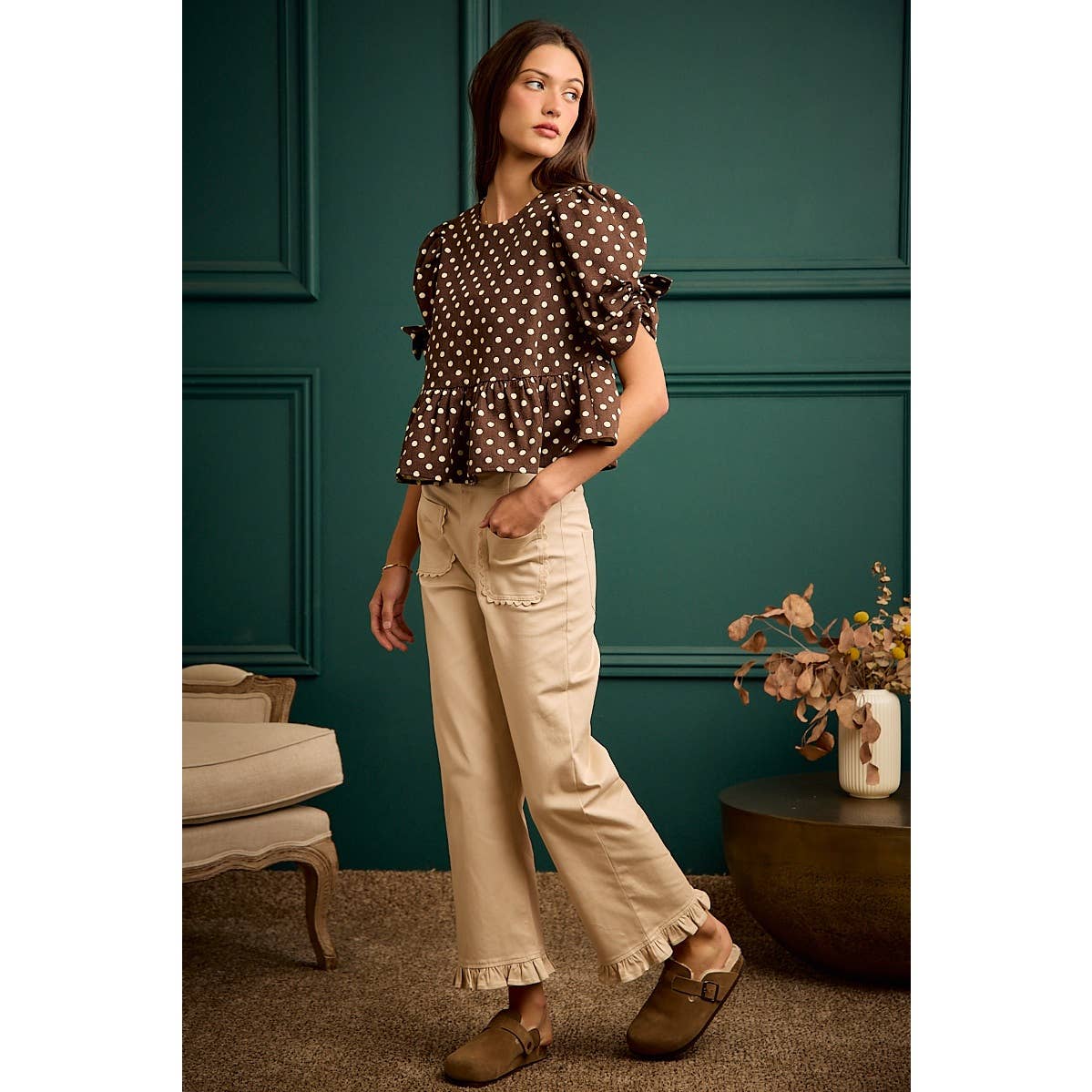 MID RISE SCALLOP TRIM PATCH POCKET RUFFLED BOTTOM PANTS
