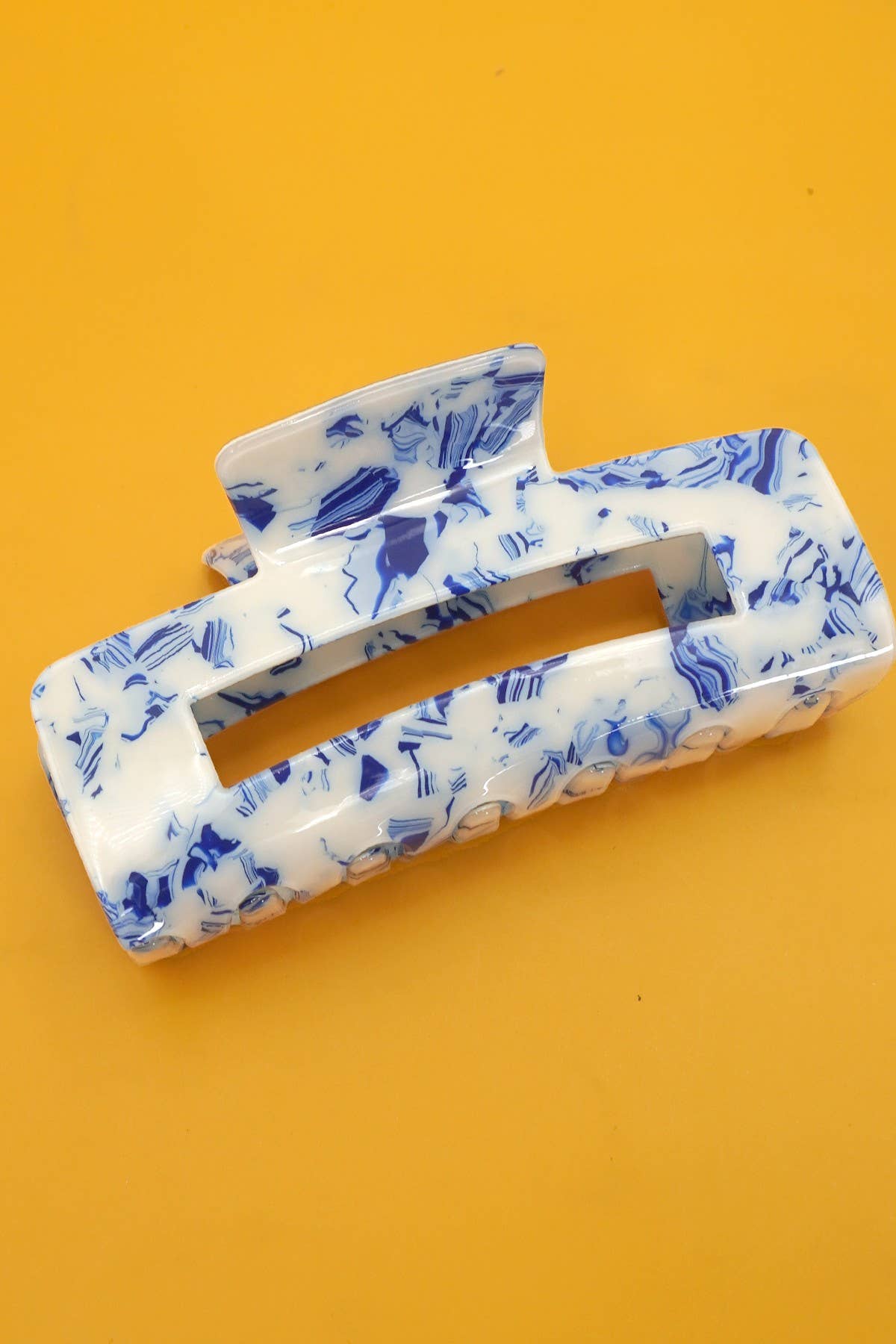 VINTAGE TOILE PATTERN HAIR CLAW CLIP