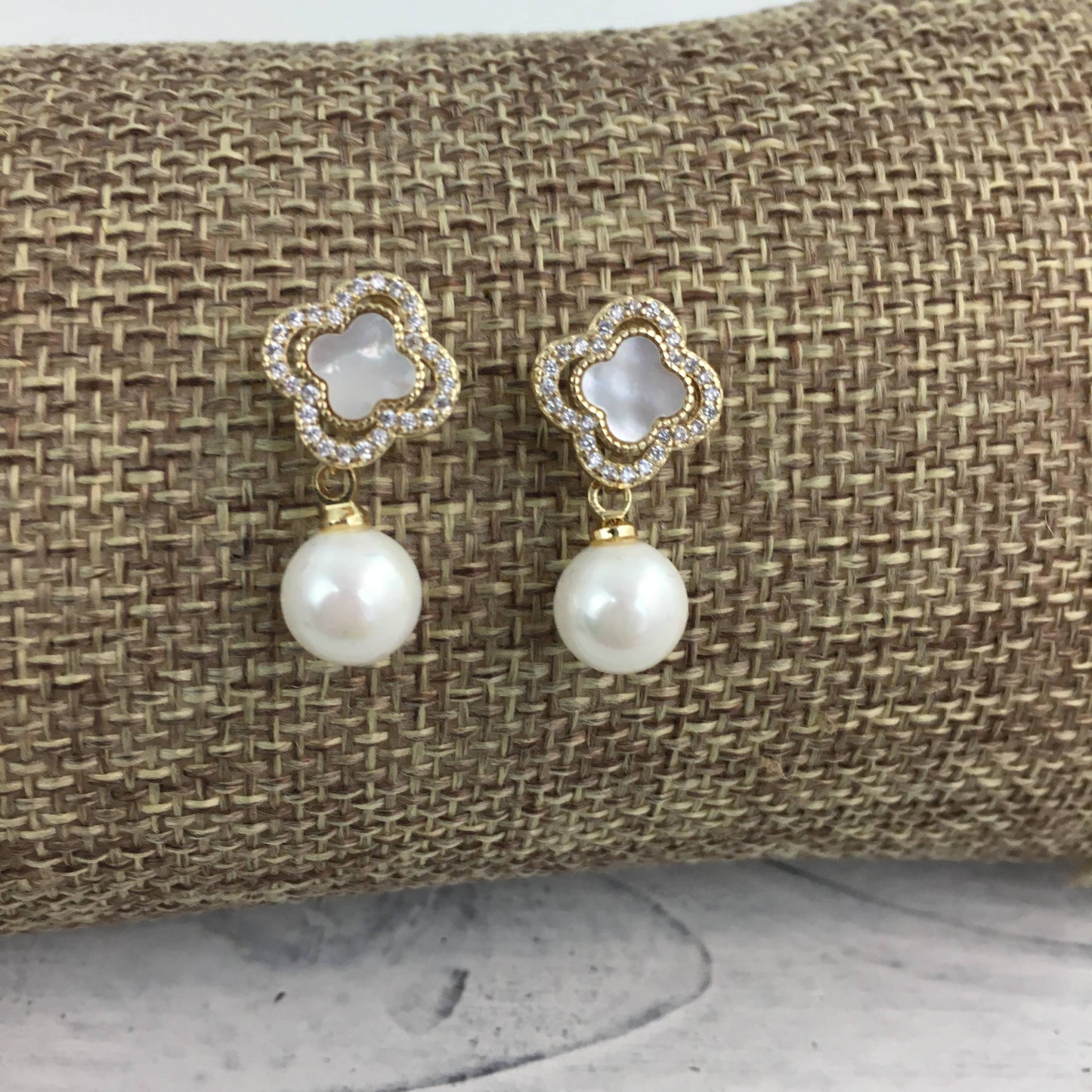 Clover Pearl Earrings