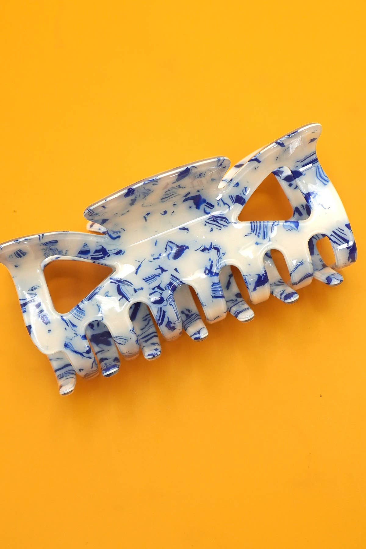 VINTAGE TOILE PATTERN HAIR CLAW CLIP