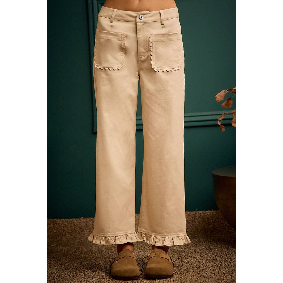MID RISE SCALLOP TRIM PATCH POCKET RUFFLED BOTTOM PANTS